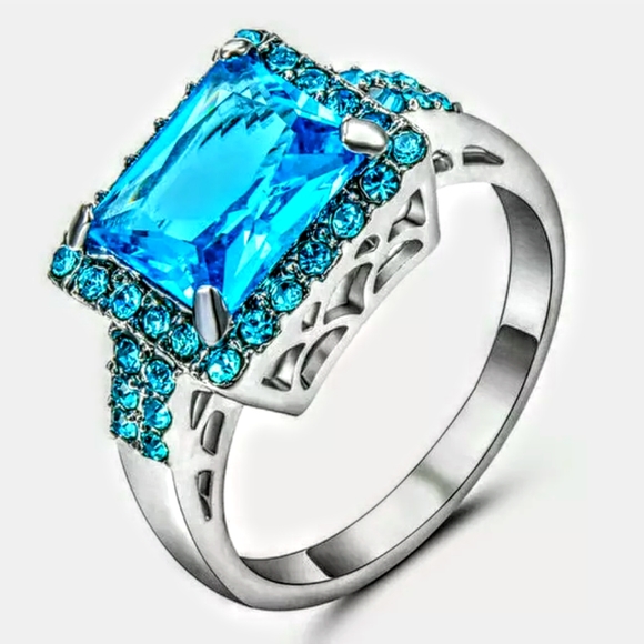 Beautiful ❤️ Aquamarine Ring